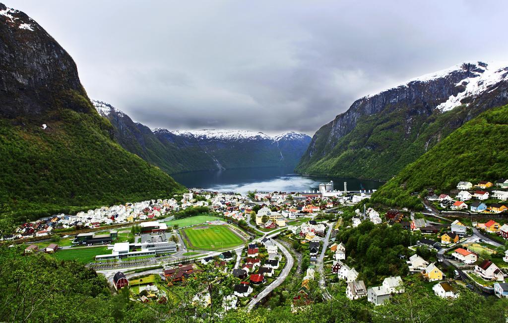 Øren Hotel Høyanger Buitenkant foto