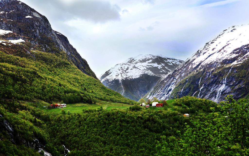 Øren Hotel Høyanger Buitenkant foto