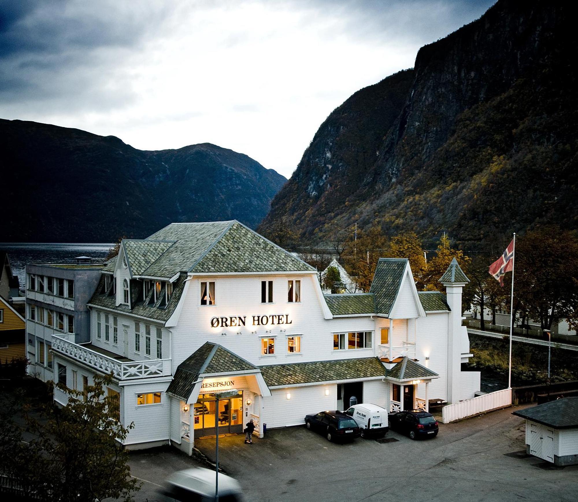 Øren Hotel Høyanger Buitenkant foto